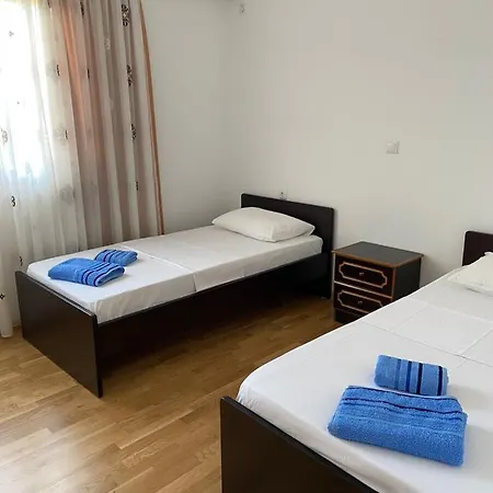 Aleksandra Apartment *
